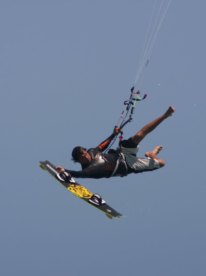 Kitesurfing — inverted grab