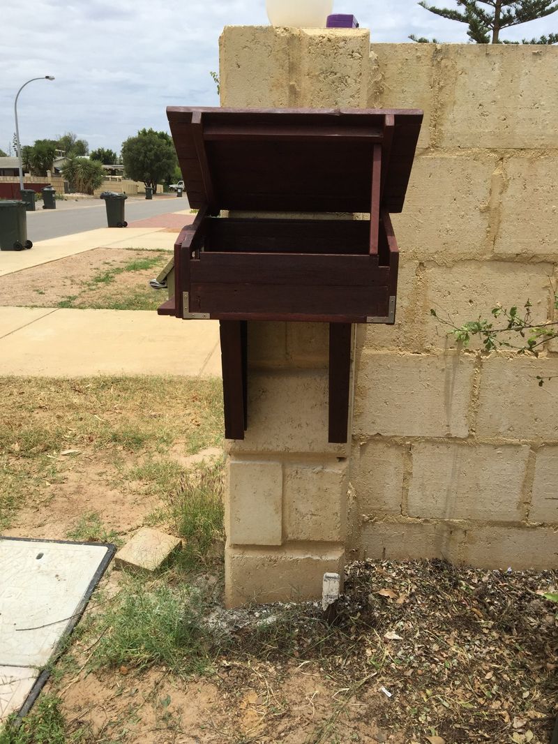 Mailbox — open lid detail